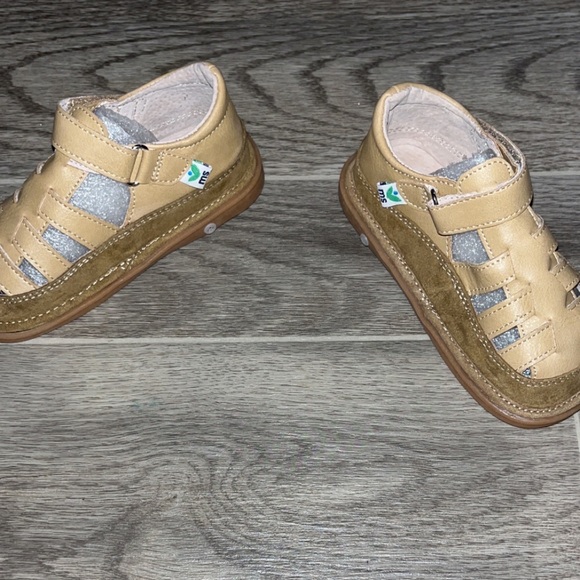 tan fisherman squeakers / trainers - Picture 3 of 7